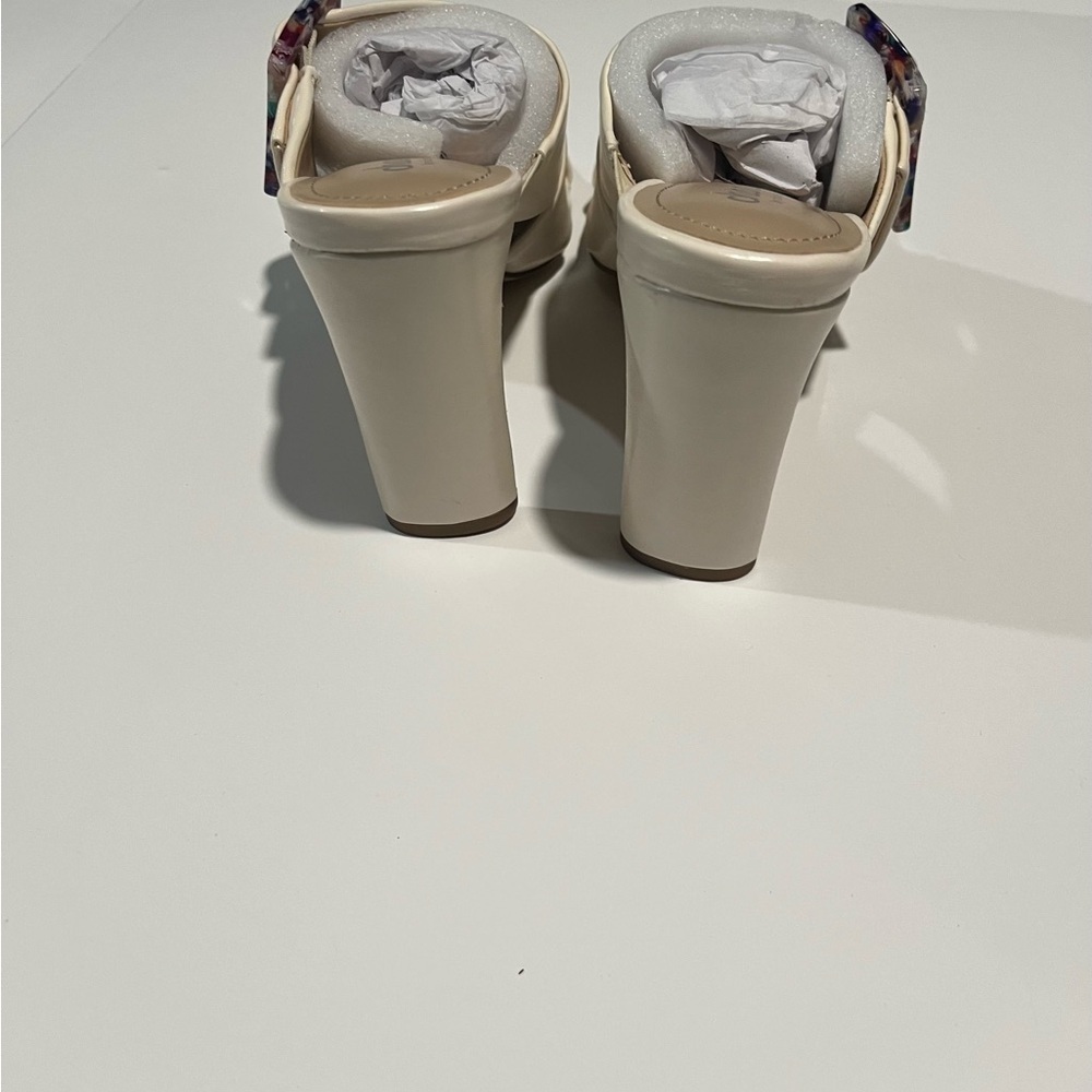 Charles David Cream Heels for Chic Elegance - Picture 5 of 12